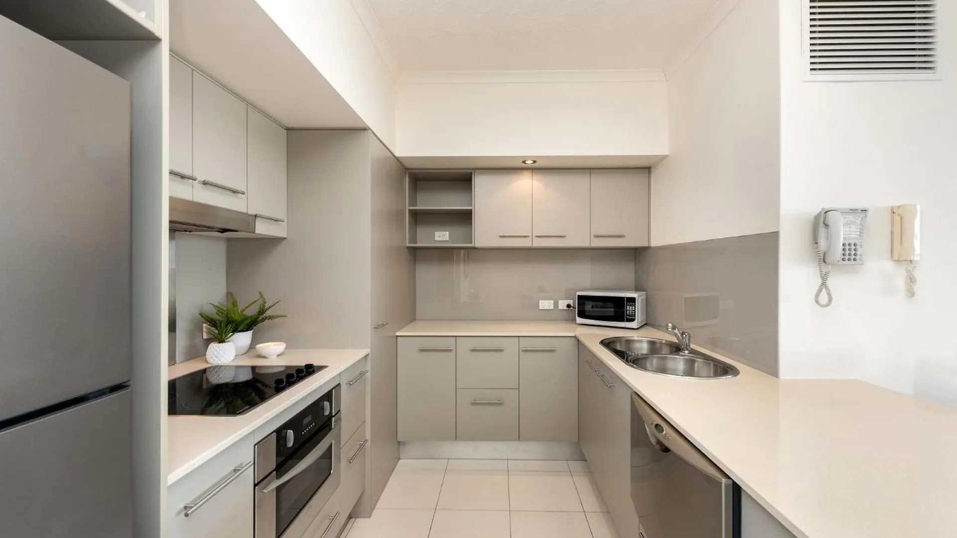 On The Beach Resort Bribie Island Woorim 0*,  Avustralya